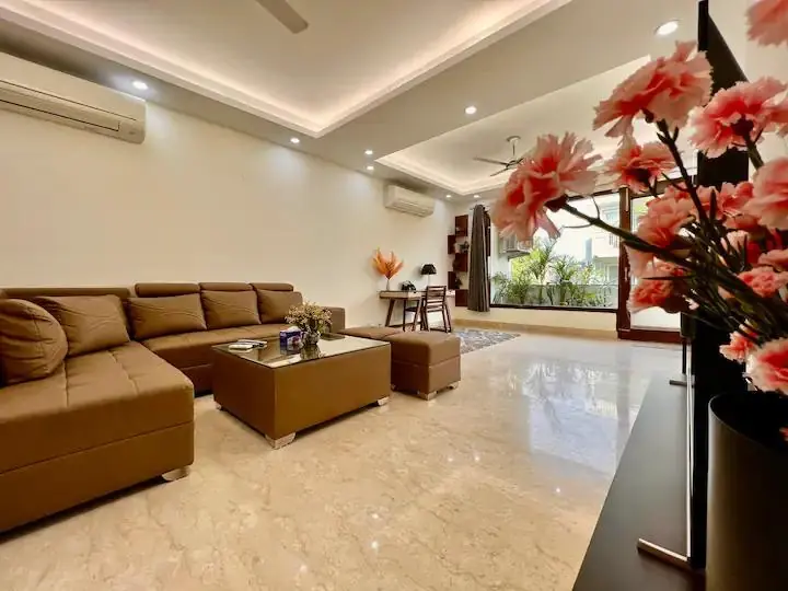 Tan leather sofa with accent flowers
